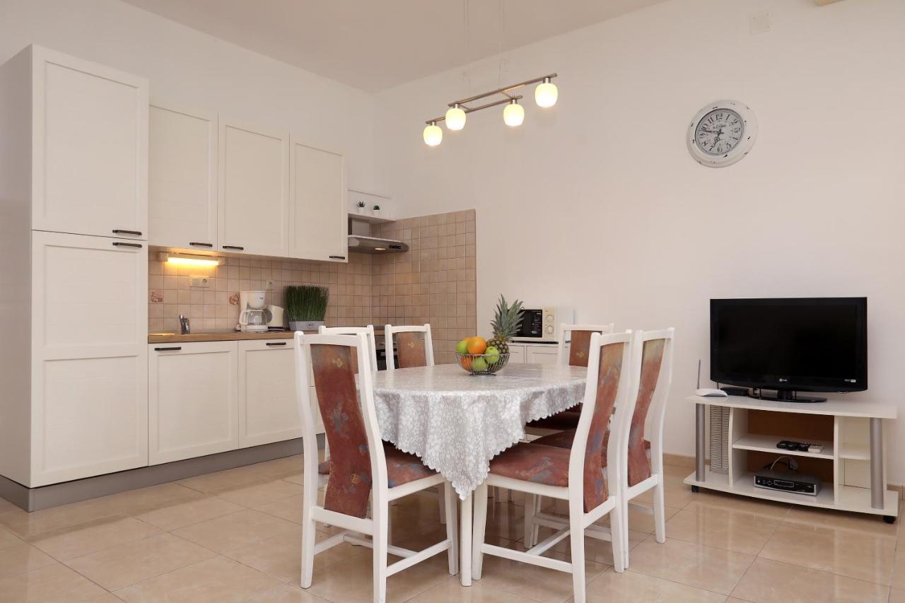 Vila Kuzmanic โตรกีร์ ภายนอก รูปภาพ
