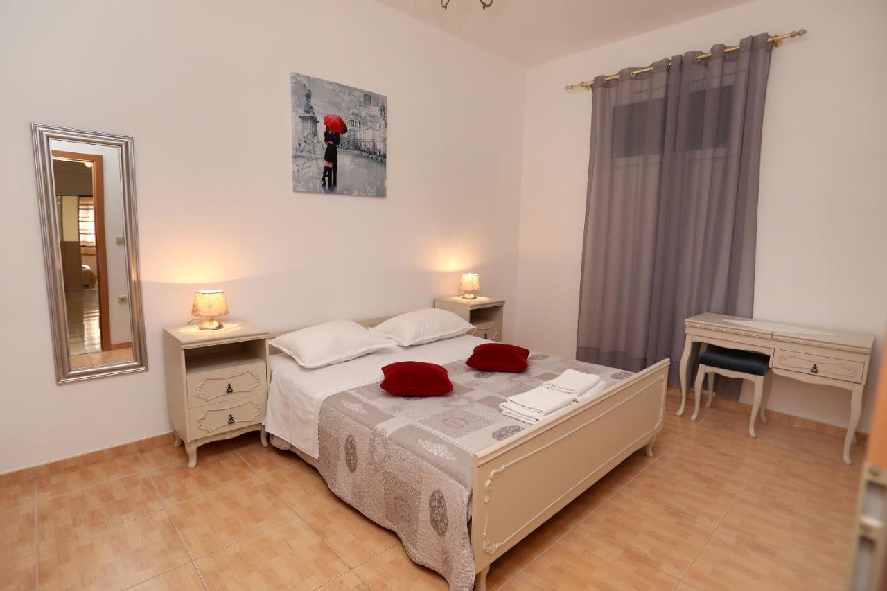 Vila Kuzmanic โตรกีร์ ภายนอก รูปภาพ