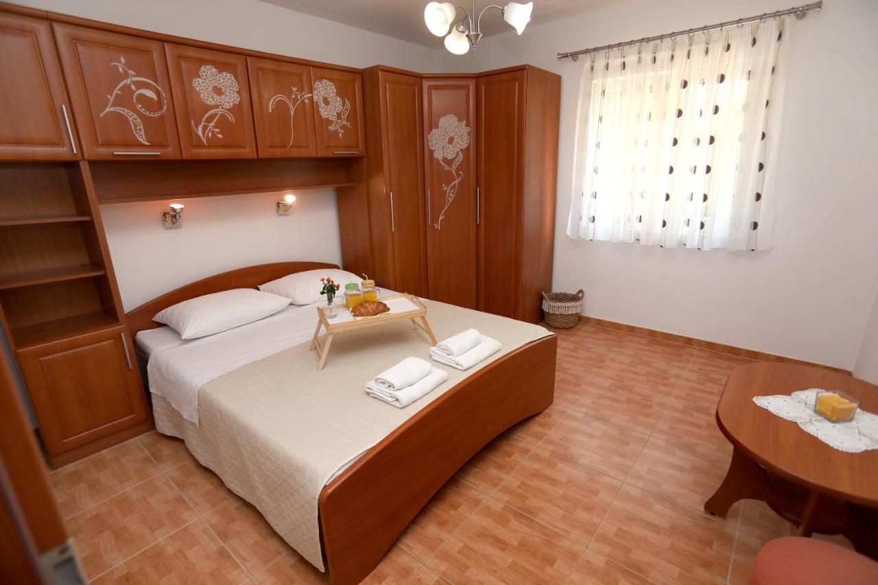 Vila Kuzmanic โตรกีร์ ภายนอก รูปภาพ