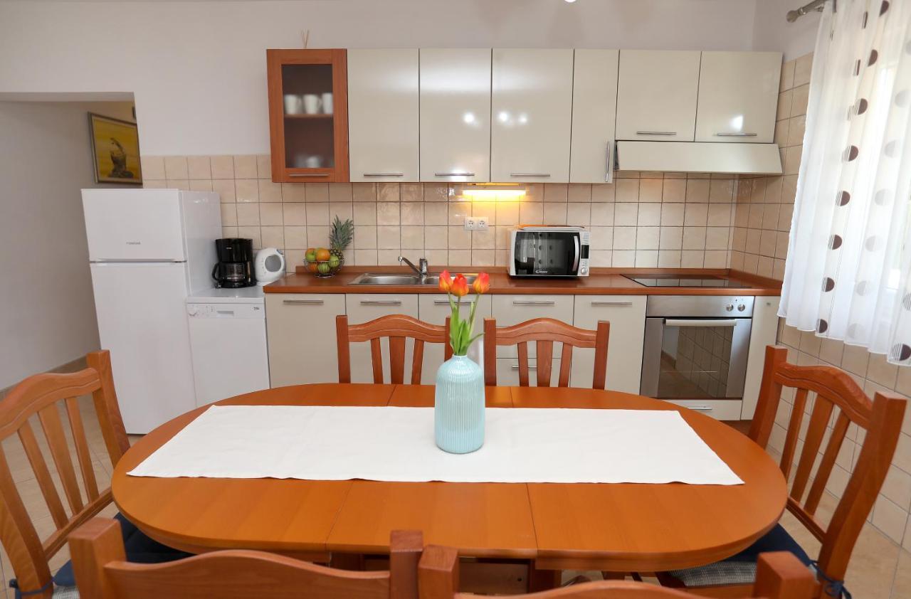 Vila Kuzmanic โตรกีร์ ภายนอก รูปภาพ